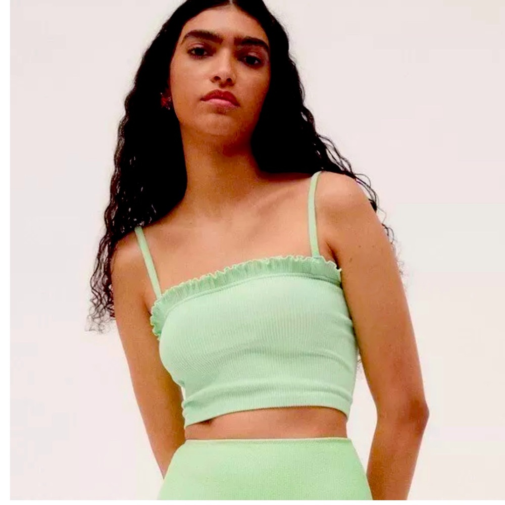 ZARA SEAMLESS  CROP TOP WITH RUFFLES US M-L